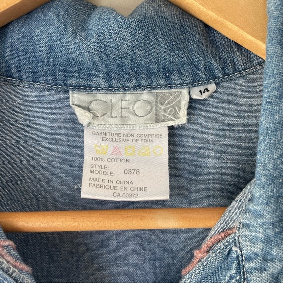 SOLD Vintage 90s Western Embroidered Denim Button-Up Shirt Size Medium Feminine - Picture 4 of 7